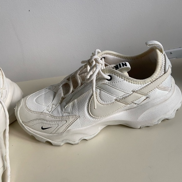 Nike TC 7900 Sneakers - Picture 7 of 10